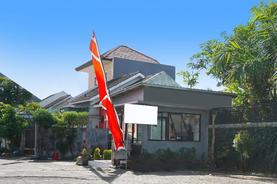 OYO Life 91544 Homestay Biru Blukid Hotel in East Java