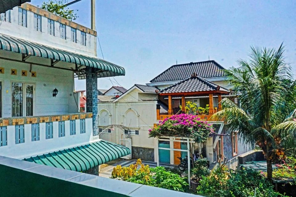 SPOT ON 91461 Saungawi Stay Syariah Hotel in West Java