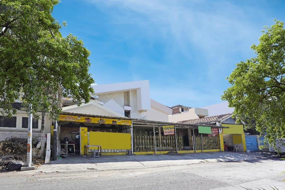 OYO 91558 Y 5417 Homestay Syariah Hotel in Surabaya