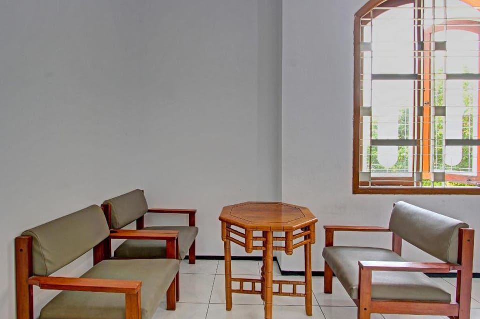 OYO Life 91523 Kenari Guesthouse Hotel in Indonesia