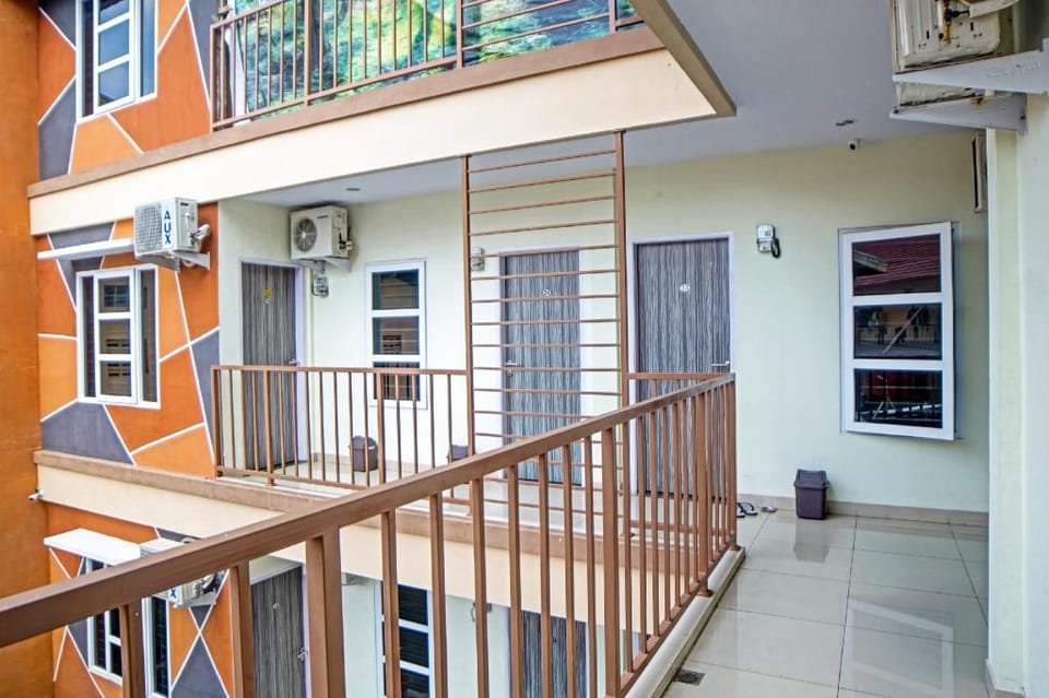 Collection O 91528 Garuda Residence Syariah Hotel in Indonesia