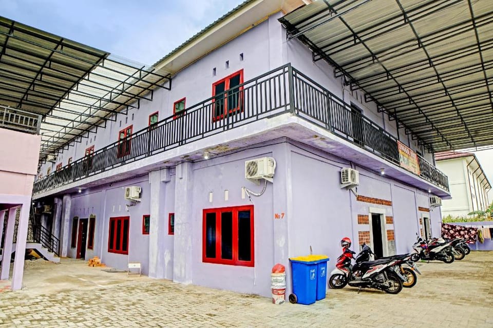 SPOT ON 91509 Unggul Kost Hotel in Indonesia