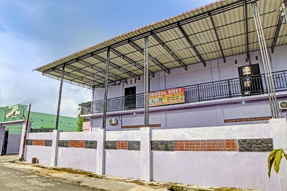 SPOT ON 91509 Unggul Kost Hotel in Indonesia