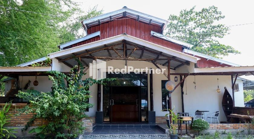 Sahabat Pantai Guest House Mitra RedDoorz Hotel in Indonesia
