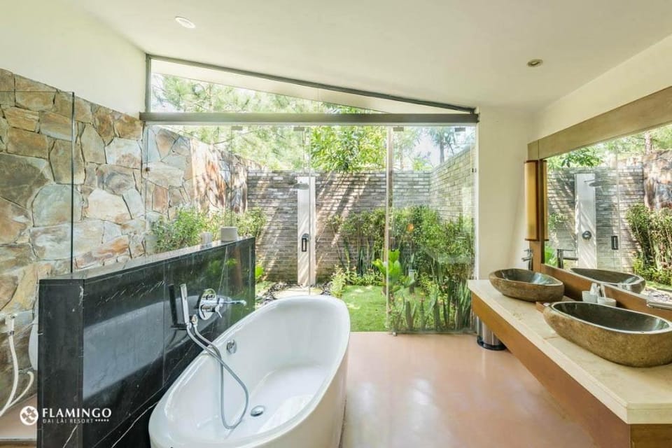Flamingo Dai Lai Resort - Lake view Villa Villa in Laos