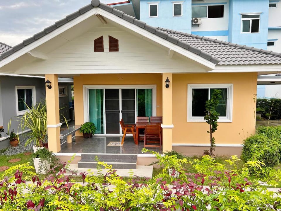Taphong Houses Vacation rental in Chon Buri Changwat