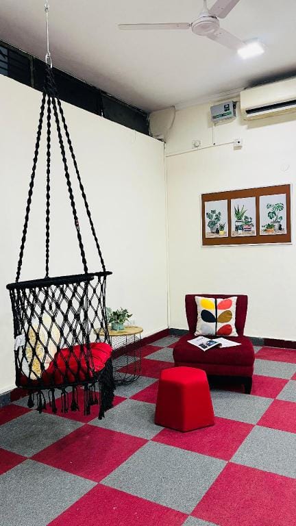 BluO Awesome 1BHK @ DLF Galleria Market - Gym, TT Apartment in Haryana