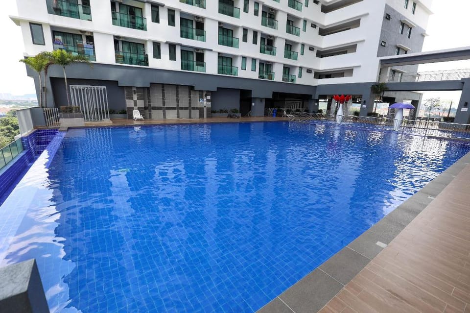 FREE Netflix & 2 Parkings | 3B2B - 6 Pax | Kajang Apartment in Negeri Sembilan, Malaysia