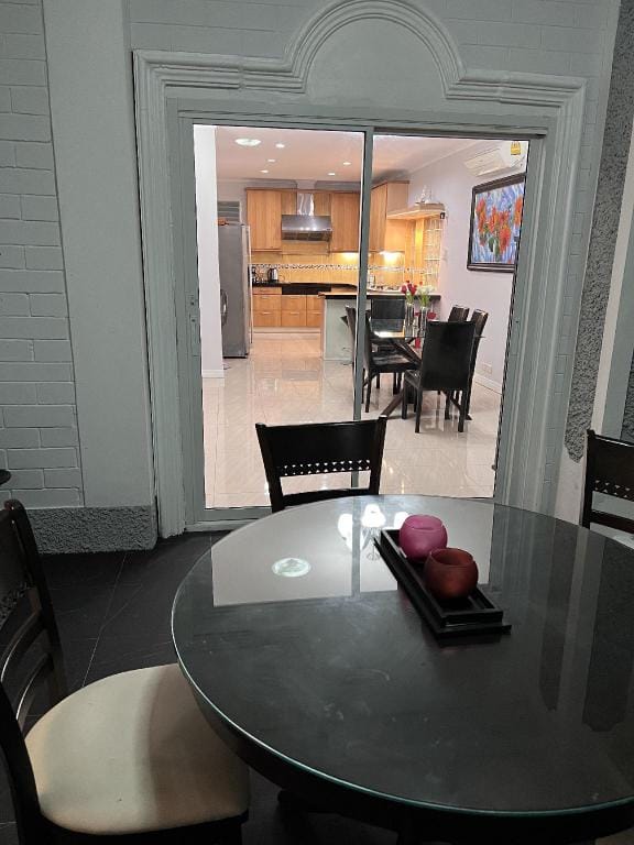 Bella-Large 5BR 4 Family&Singles-BBQ,Karaoke&Pool Villa in Pattaya City