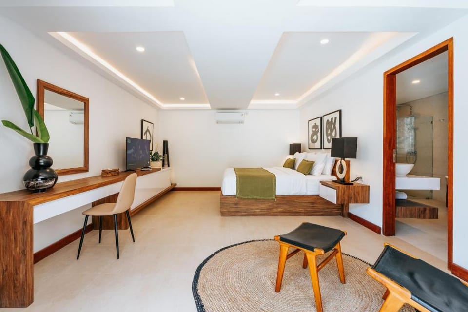 Luxury 4 Bedroom - 1 minutes walk to the beach Villa in North Kuta