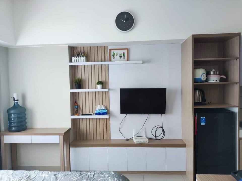 Iconic Studio Apartment Springlake View Summarecon Apartment in West Java