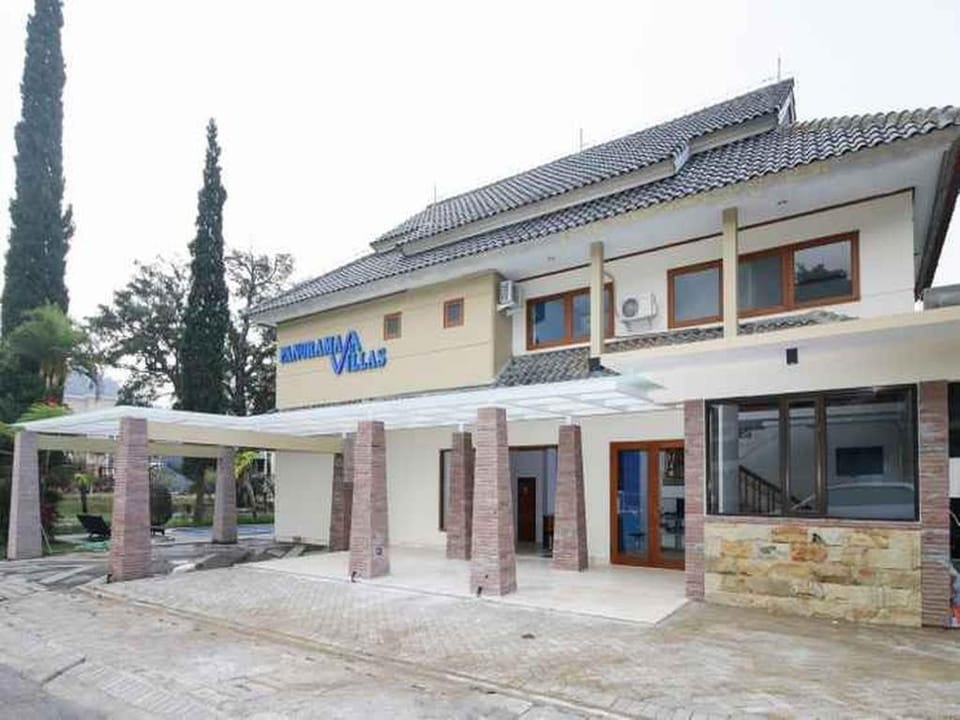 Panorama Villas Batu F-16 Hotel in Batu