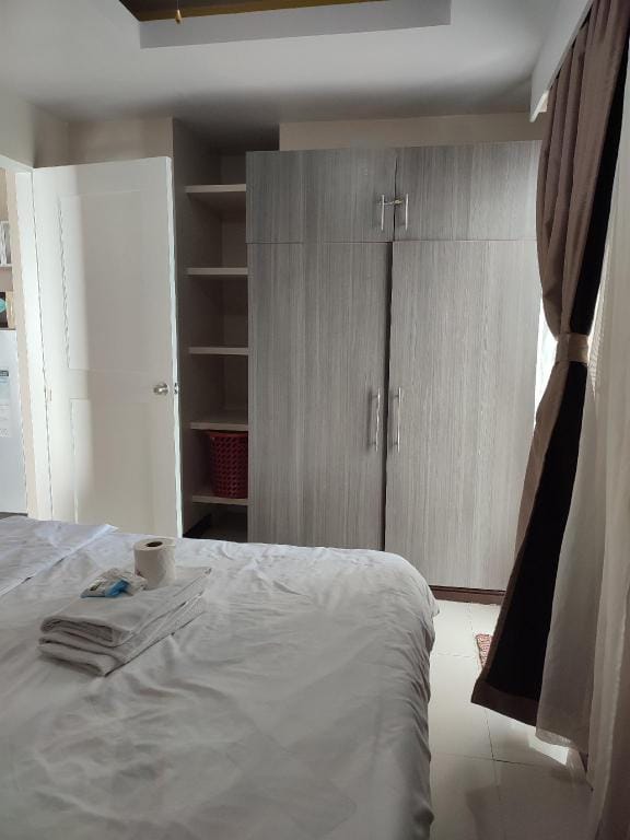 Birch Tower by Rabvie Mhays  Apartment in Manila City