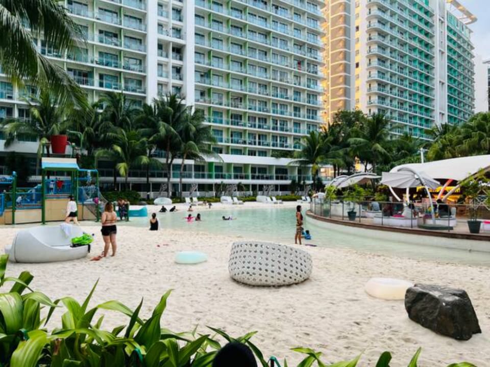 Lovely and Refreshing 1 BR Suite @ Bahamas, Azure Apartment in Pasay