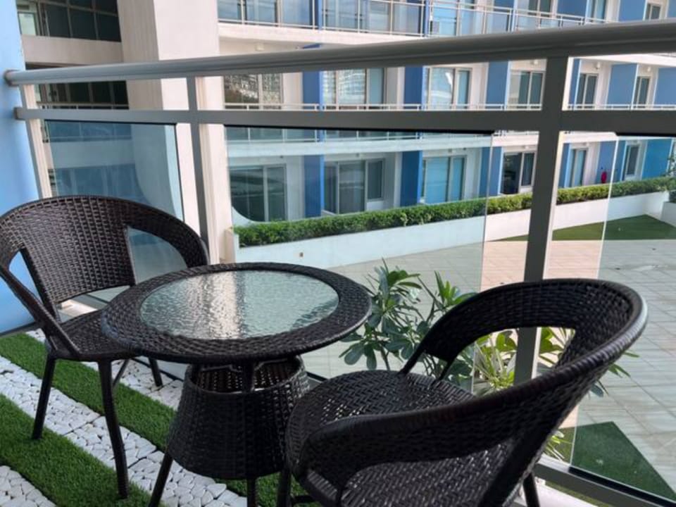 Lovely and Refreshing 1 BR Suite @ Bahamas, Azure Apartment in Pasay