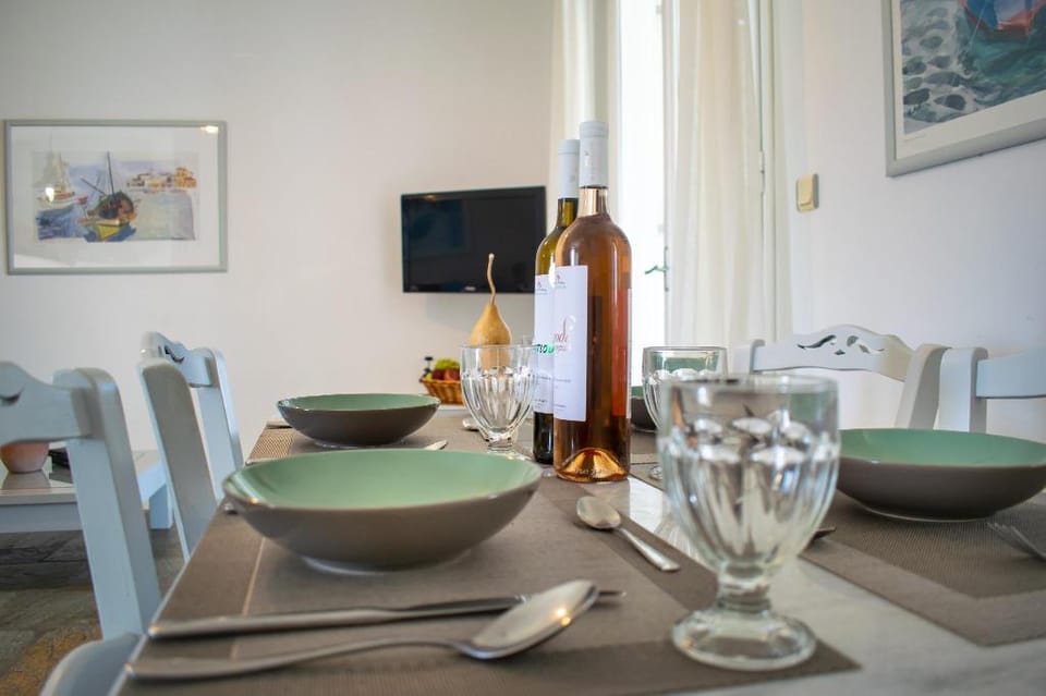 Private villa Agia Irini, 350 meter to the beach for 4 guests with pool access Apartment in Paros, Greece