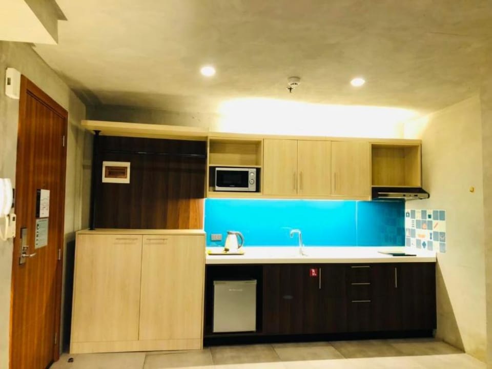 Huge Studio 2 guests allowable upto 5 guests 23101 Apartment in Quezon City