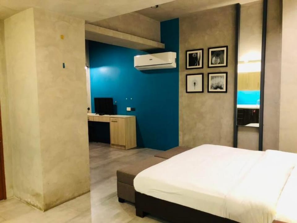 Huge Studio 2 guests allowable upto 5 guests 23101 Apartment in Quezon City