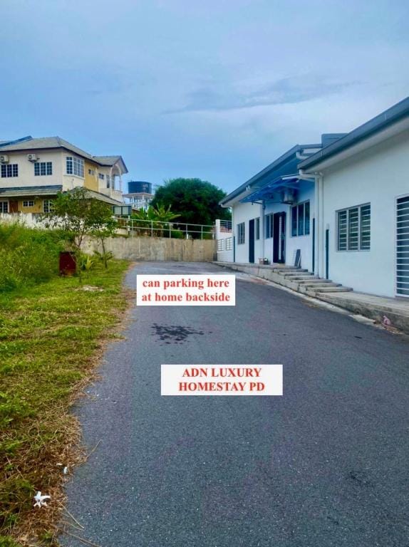 ADN LUXURY HMSTAY 15PAX 5BR POOL KARAOKE BBQ ASTRO Vacation rental in Port Dickson