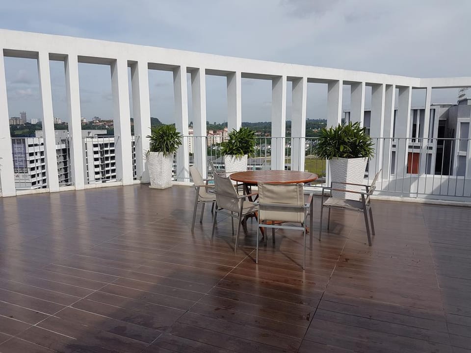 A 3-bedroom apartment with infinity pool Apartment in Selangor, Malaysia