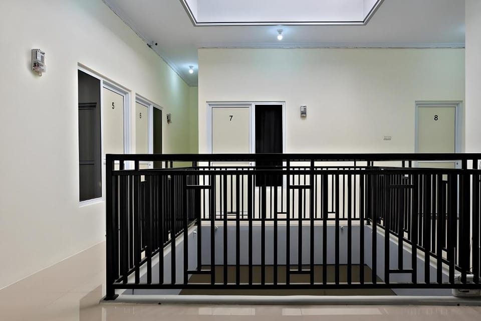 RedDoorz Syariah @ Danesti Homestay Near Bandara Sultan Hasanuddin Hotel in Indonesia