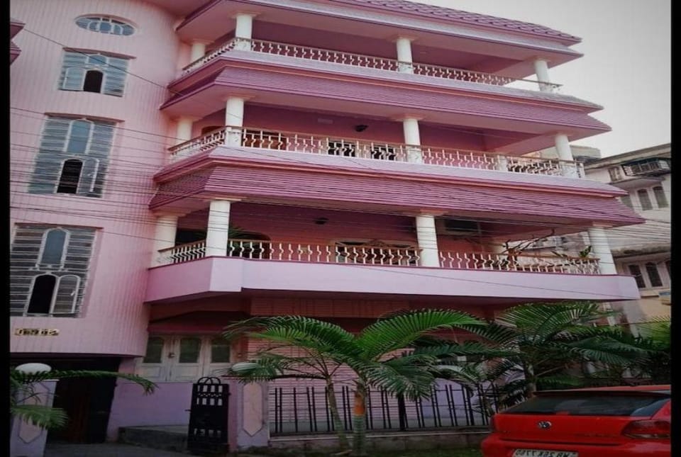 Excellent accomodation for friends and family. Vacation rental in Kolkata