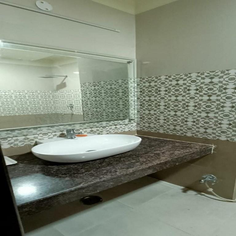 Aadrika Residency & Tandoor N Curry Hotel in Varanasi
