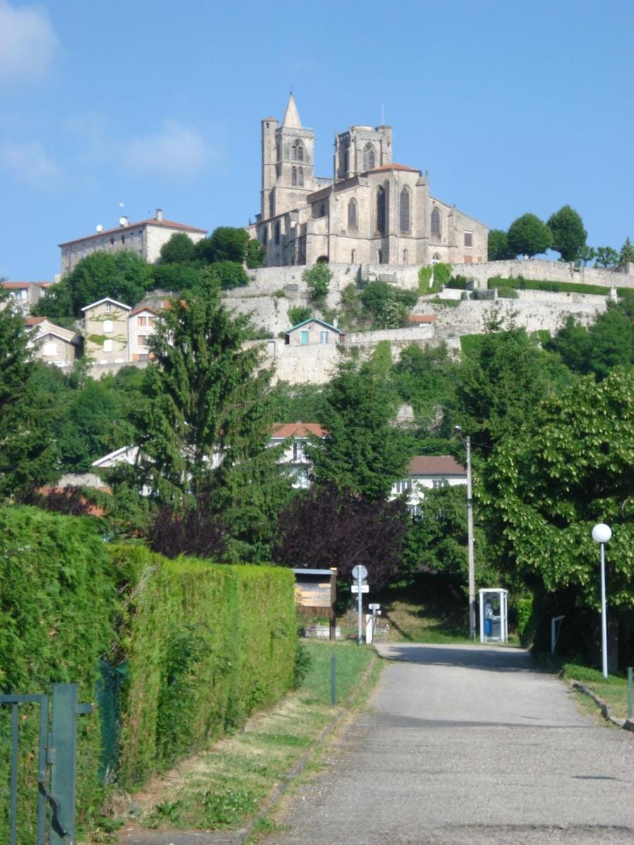 Les Fermes de Manat gîte romantique avec piscine balnéo et sauna Vacation rental in Auvergne-Rhône-Alpes