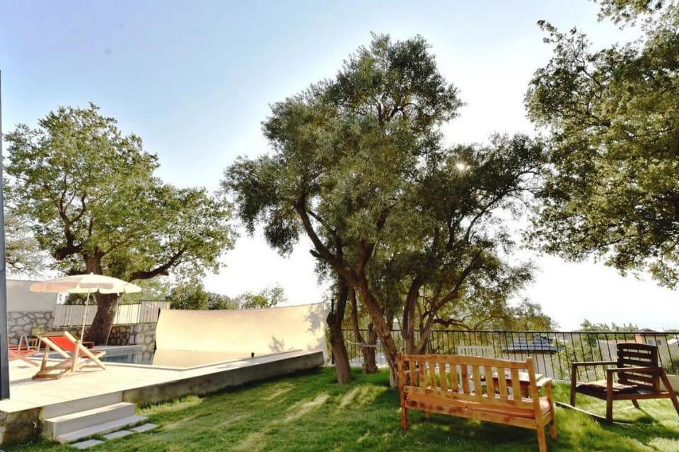 Havuz olanağı sunan,konforlu ağaç ev Villa in Muğla Province