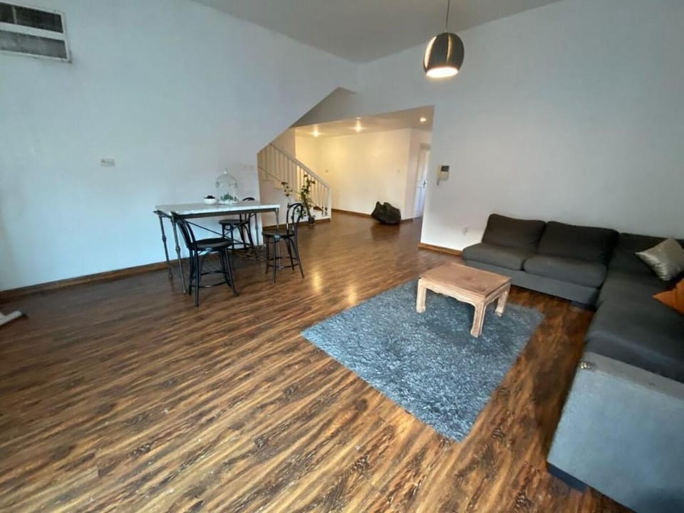 Lovely room with balcony in Dubai Umm Suqeim 124R4 Villa in Dubai