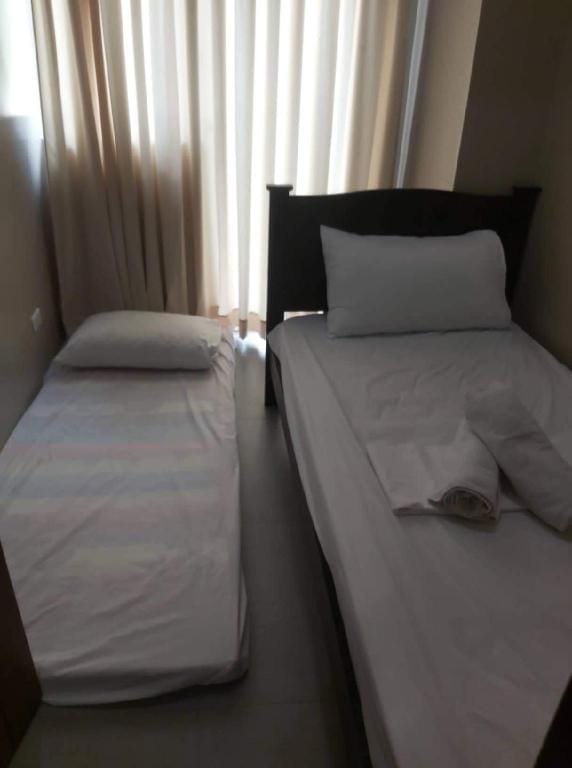 AFFORDABLE TAGAYTAY  MONTELUCE 2 BR w/ POOL G28 Apartment in Calabarzon