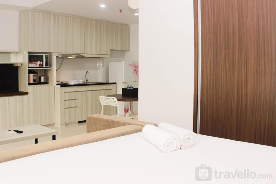 Cozy Studio at Azalea Suites Apartment By Travelio Apartment in West Java