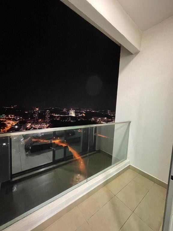 Studio with Nice View NETFLIX {Cybersquare} Apartment in Selangor, Malaysia