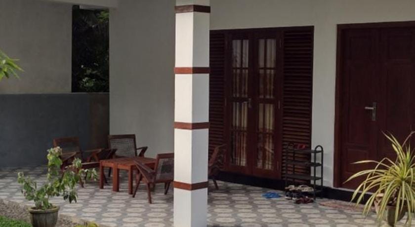Villa51 First floor gives you to calm ,relax lodge Vacation rental in Hikkaduwa