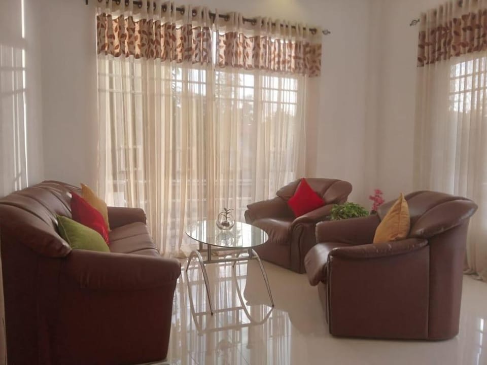 Travel with Mahinda Home Stay Colombo  Vacation rental in Western Province