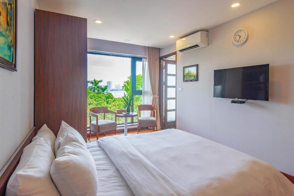 Romantic Apt ~ 01 Br Westlake View Apartment in Laos