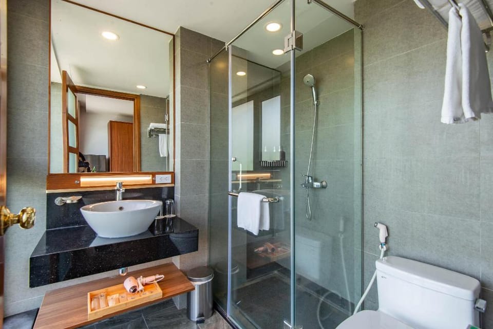Romantic Apt ~ 01 Br Westlake View Apartment in Laos