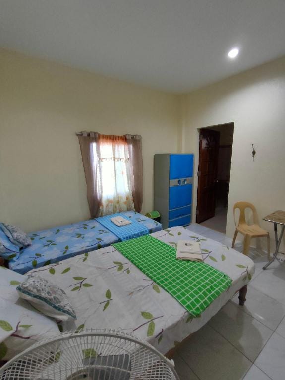 Ivory Castle -Plain room for 2 pax w/ private bath Apartment in Central Visayas