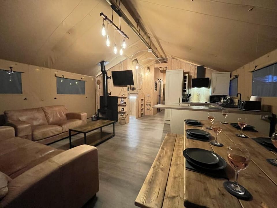 Robin Hood Safari Tent Hotel in Saint Florence