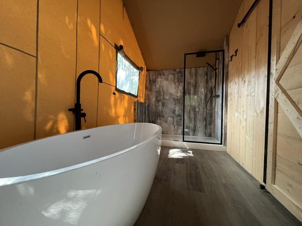 Robin Hood Safari Tent Hotel in Saint Florence