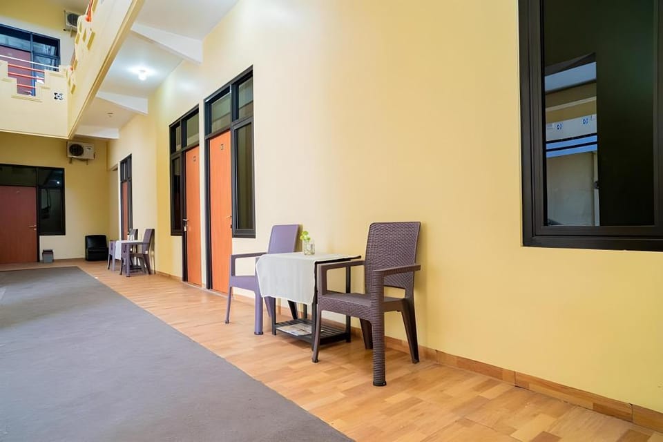 RedDoorz Syariah near Jembatan Merah Plaza Hotel in Surabaya