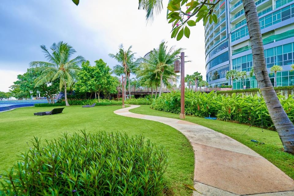 Beach Front Condo Seaview Apartment in Pattaya City