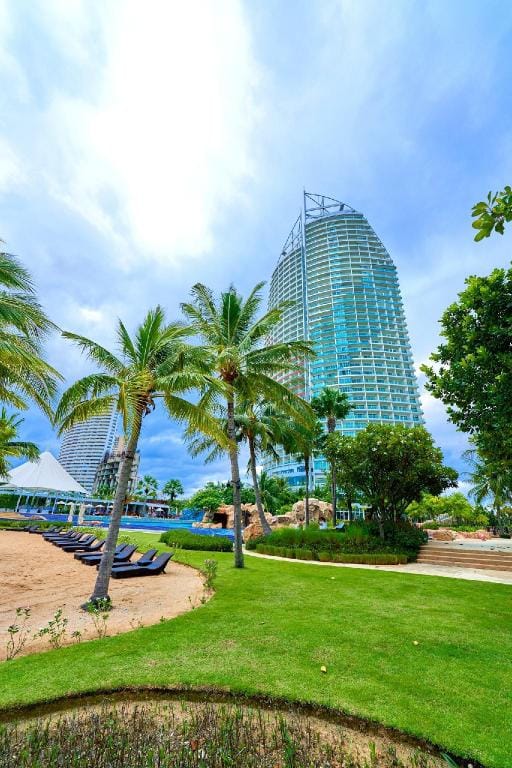 Beach Front Condo Seaview Apartment in Pattaya City