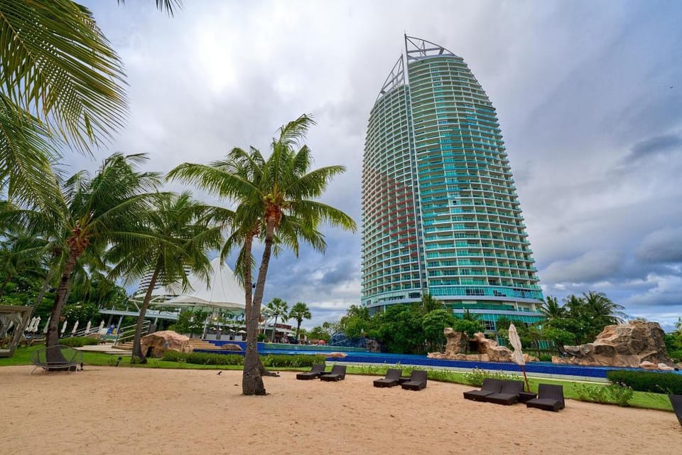 Beach Front Condo Seaview Apartment in Pattaya City