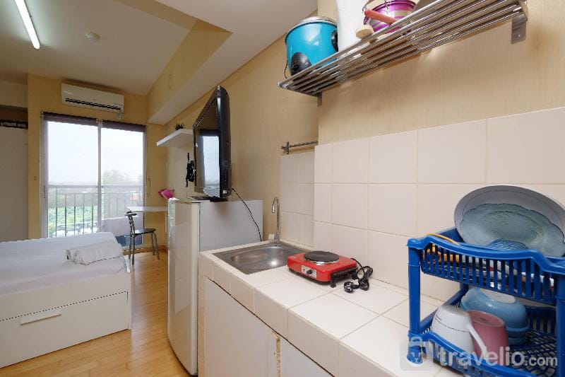 Comfort Tidy Studio Serpong Greenview By Travelio Apartment in Jakarta