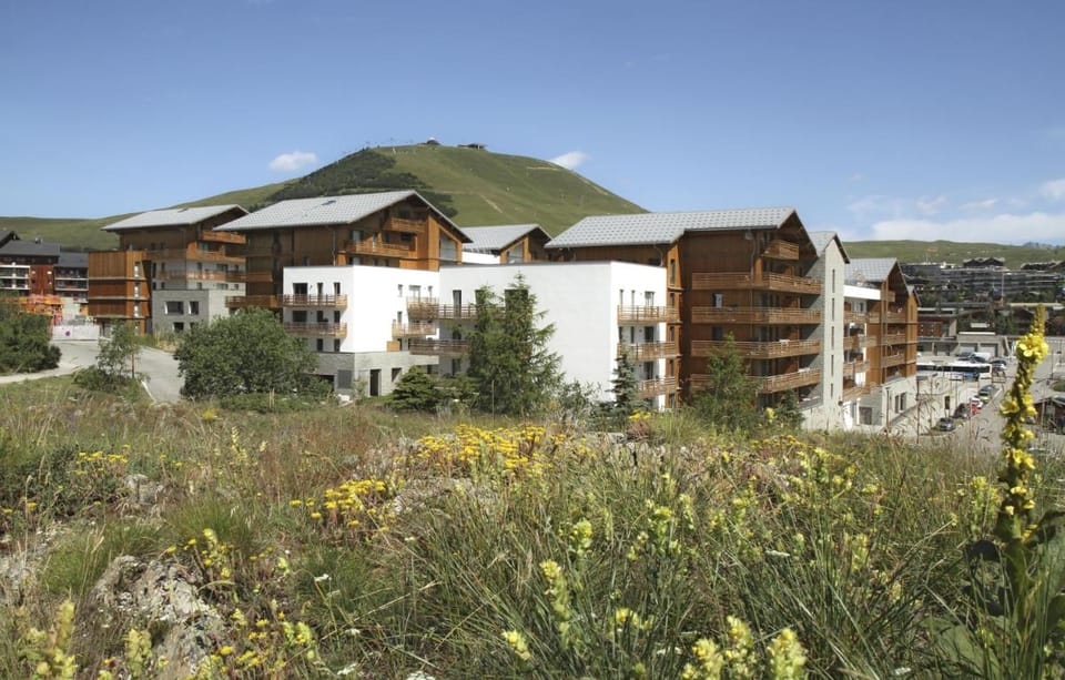 Hôtel et Spa l'Eclose by Odalys Apartment hotel in Huez