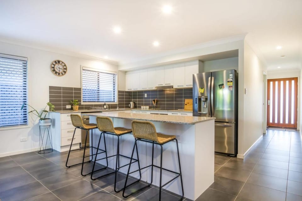 Charming 3BR House in the Heart of Dakabin Vacation rental in Brisbane