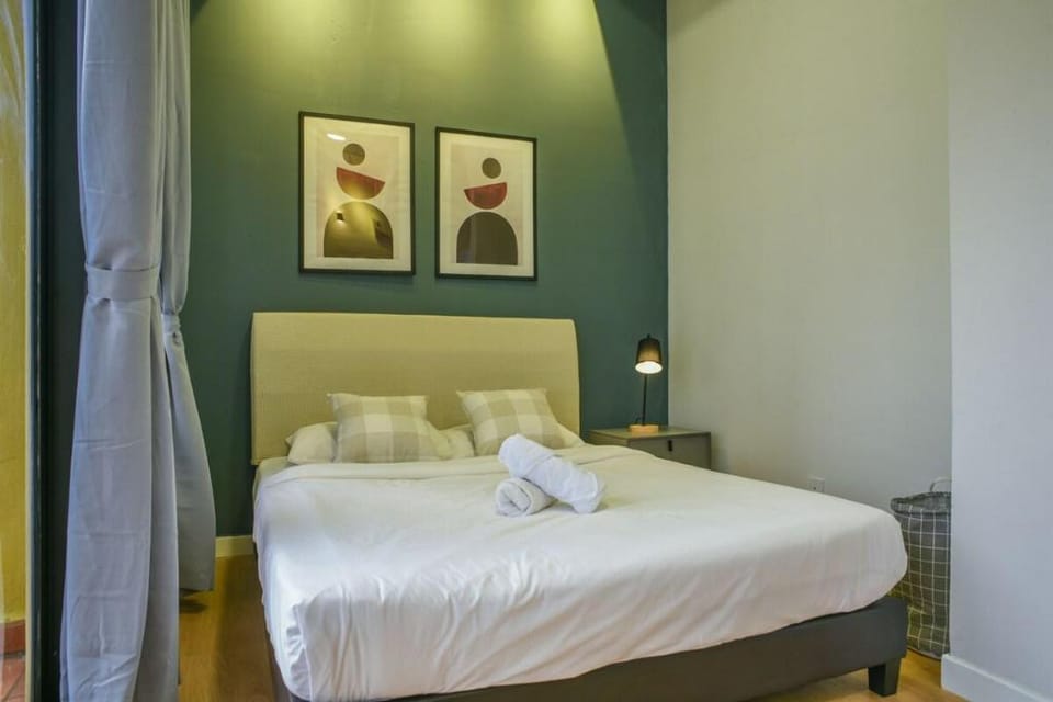 Balcony KLCC View Studio l Netflix l 100MB WiFi Apartment in Federal Territory of Kuala Lumpur