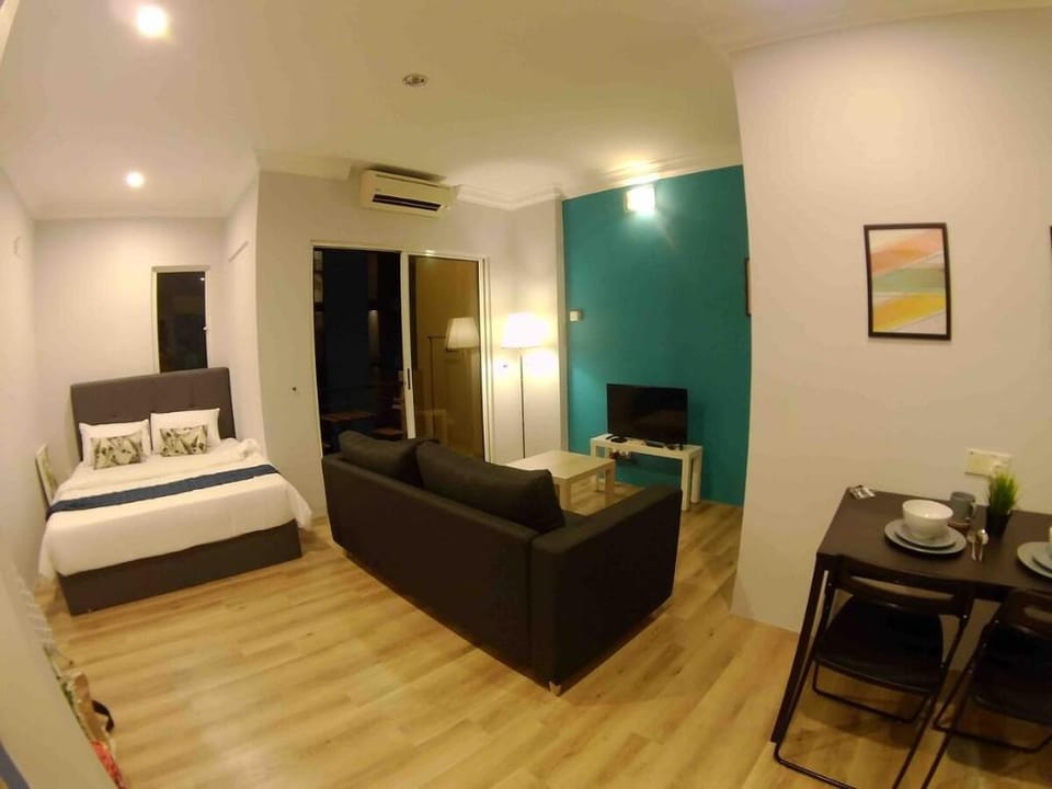 Balcony Studio@ KL CITY | Netflix | 100MBps WiFi Vacation rental in Federal Territory of Kuala Lumpur