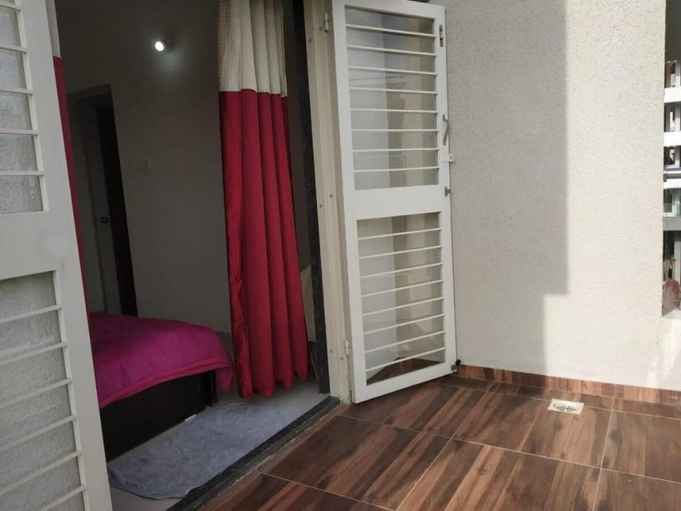 Fully furnished 2BHK Beautiful Flat in Balewadi Vacation rental in Pune